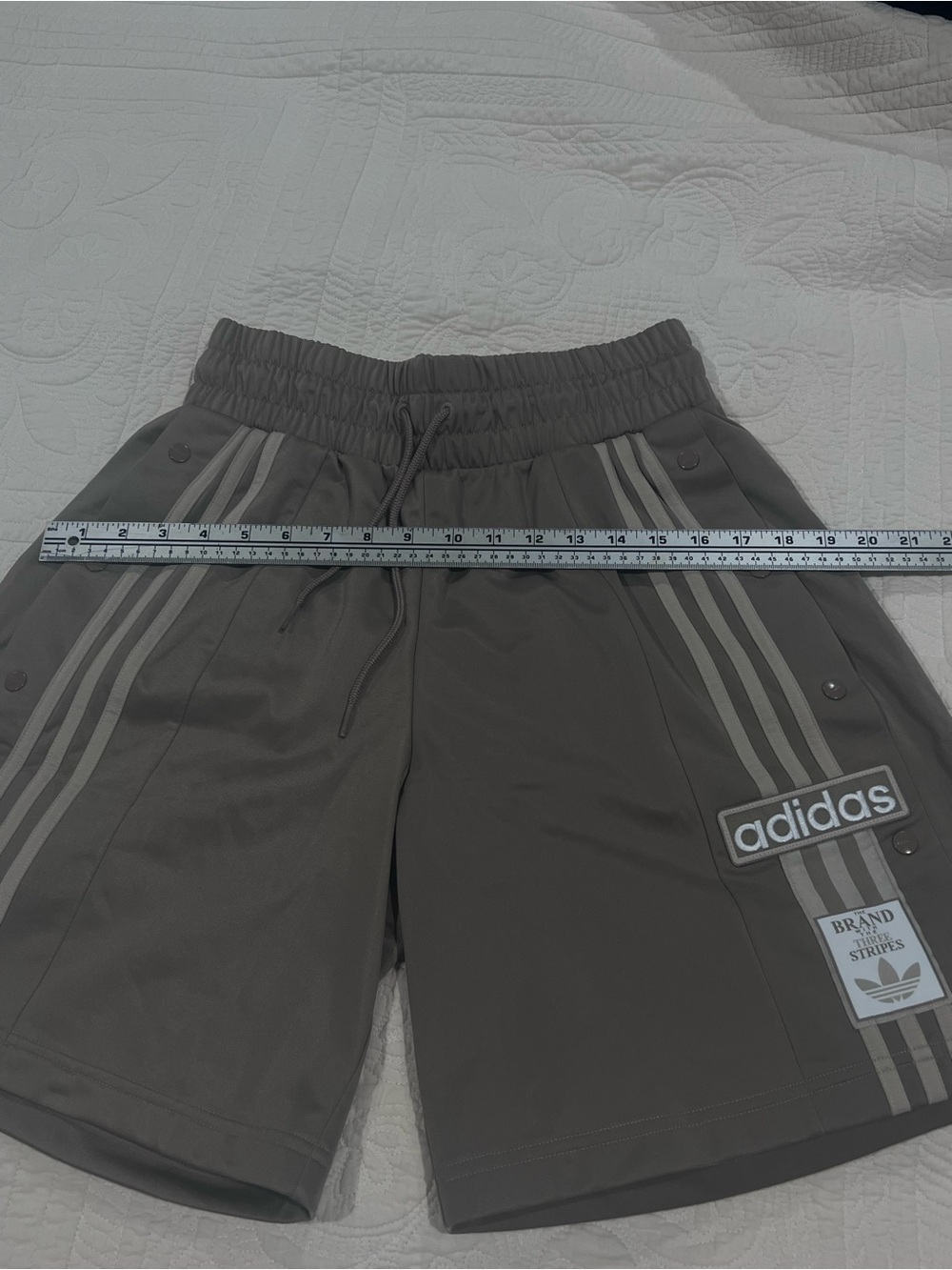 ADIDAS Adibreak shorts in Chalky Taupe Brown Breakaway shorts. size Medium - Picture 10 of 15